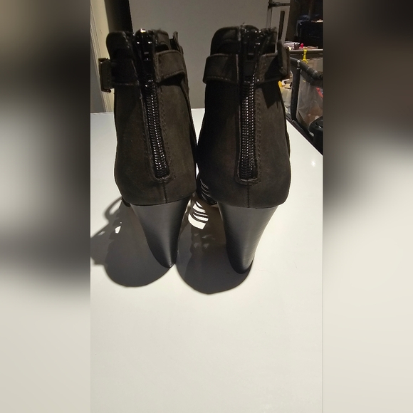 Never Worn Suede Ankle Booties Size 10 - Picture 2 of 6